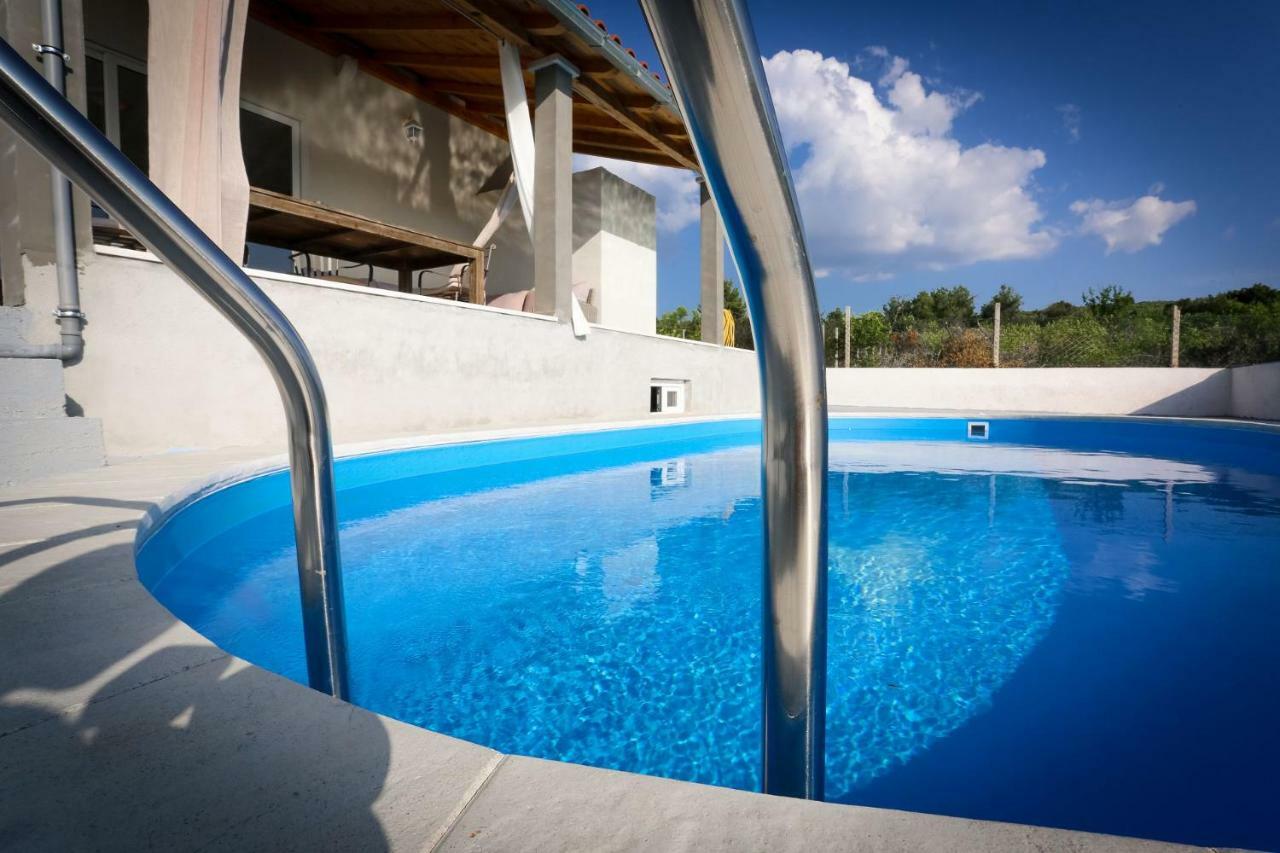 Villa Baras Garden - House With Pool Mirce المظهر الخارجي الصورة