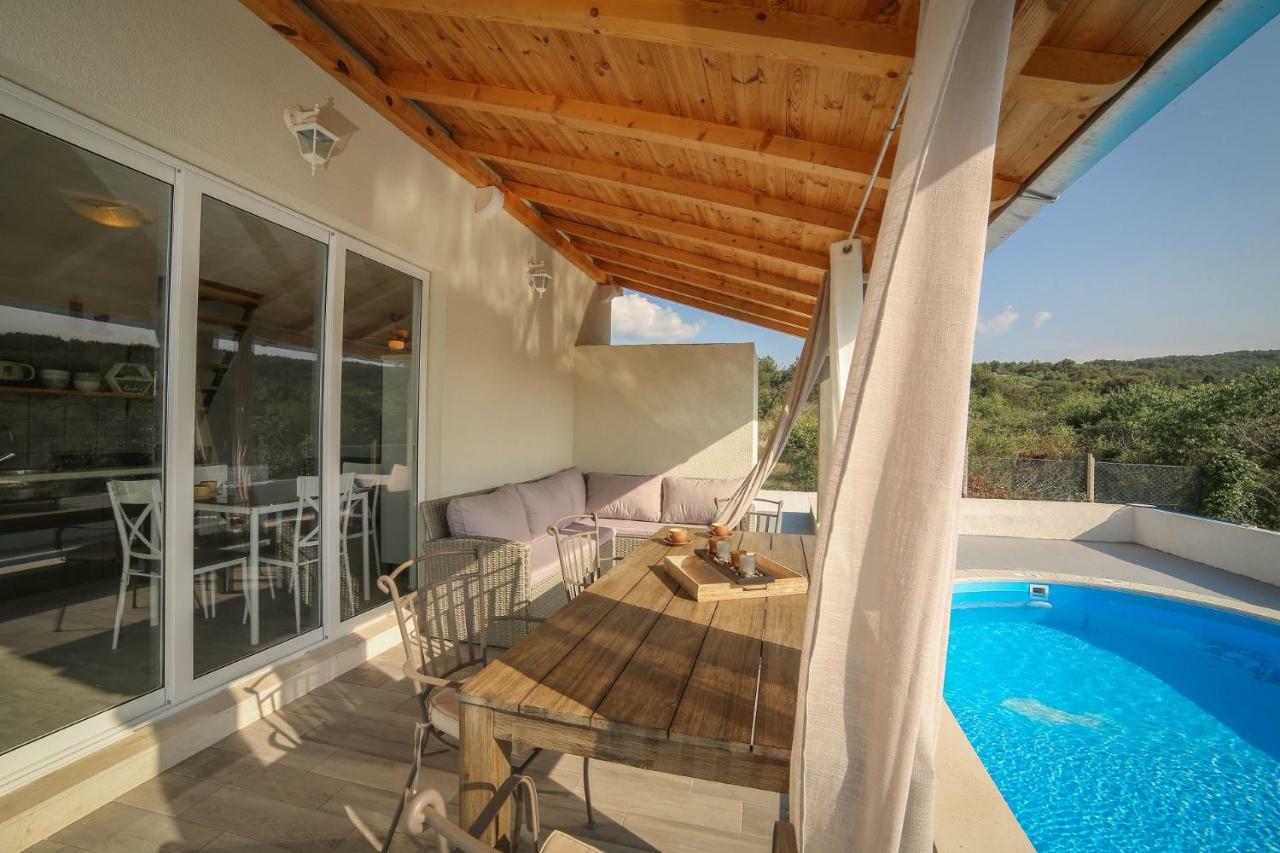 Villa Baras Garden - House With Pool Mirce المظهر الخارجي الصورة