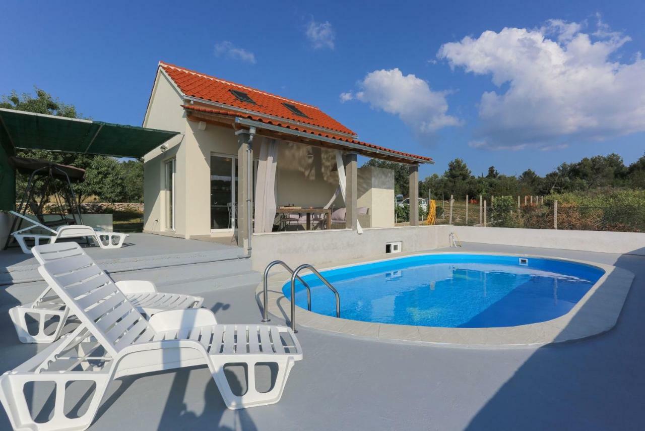 Villa Baras Garden - House With Pool Mirce المظهر الخارجي الصورة