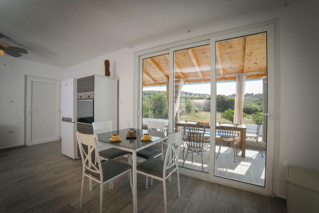 Villa Baras Garden - House With Pool Mirce المظهر الخارجي الصورة