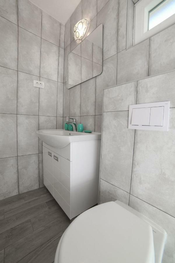 Villa Baras Garden - House With Pool Mirce المظهر الخارجي الصورة