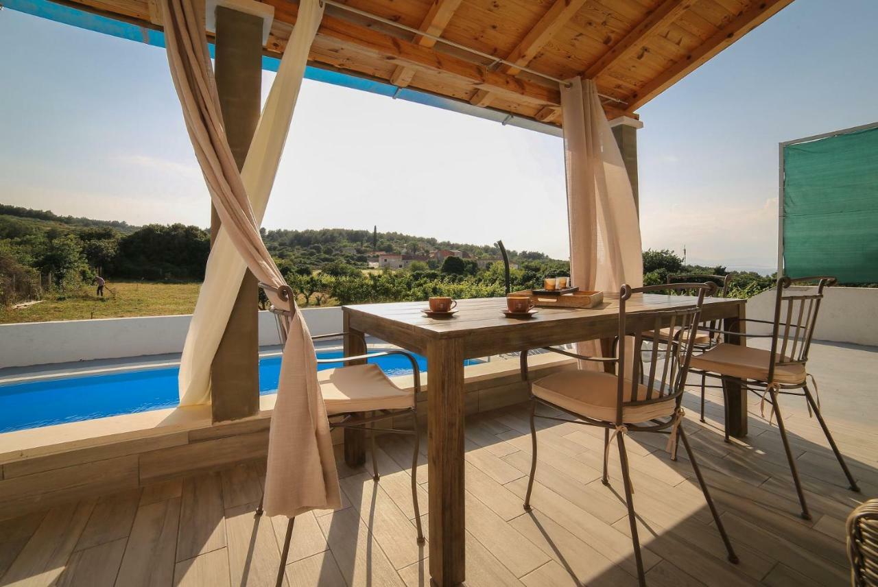 Villa Baras Garden - House With Pool Mirce المظهر الخارجي الصورة