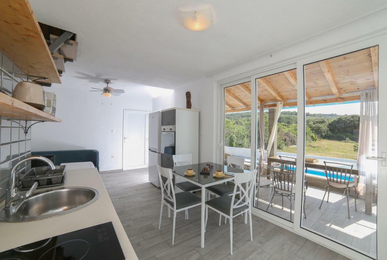 Villa Baras Garden - House With Pool Mirce المظهر الخارجي الصورة
